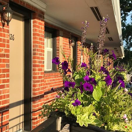 Motel Du Fleuve Brossard Ngoại thất bức ảnh