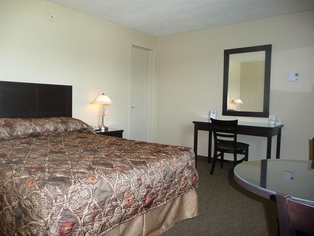 Motel Du Fleuve Brossard Ngoại thất bức ảnh