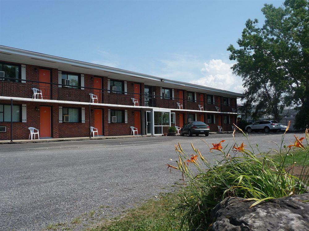 Motel Du Fleuve Brossard Ngoại thất bức ảnh