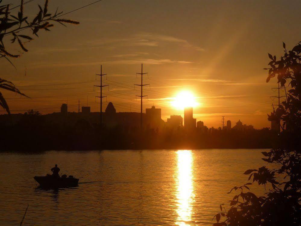 Motel Du Fleuve Brossard Ngoại thất bức ảnh