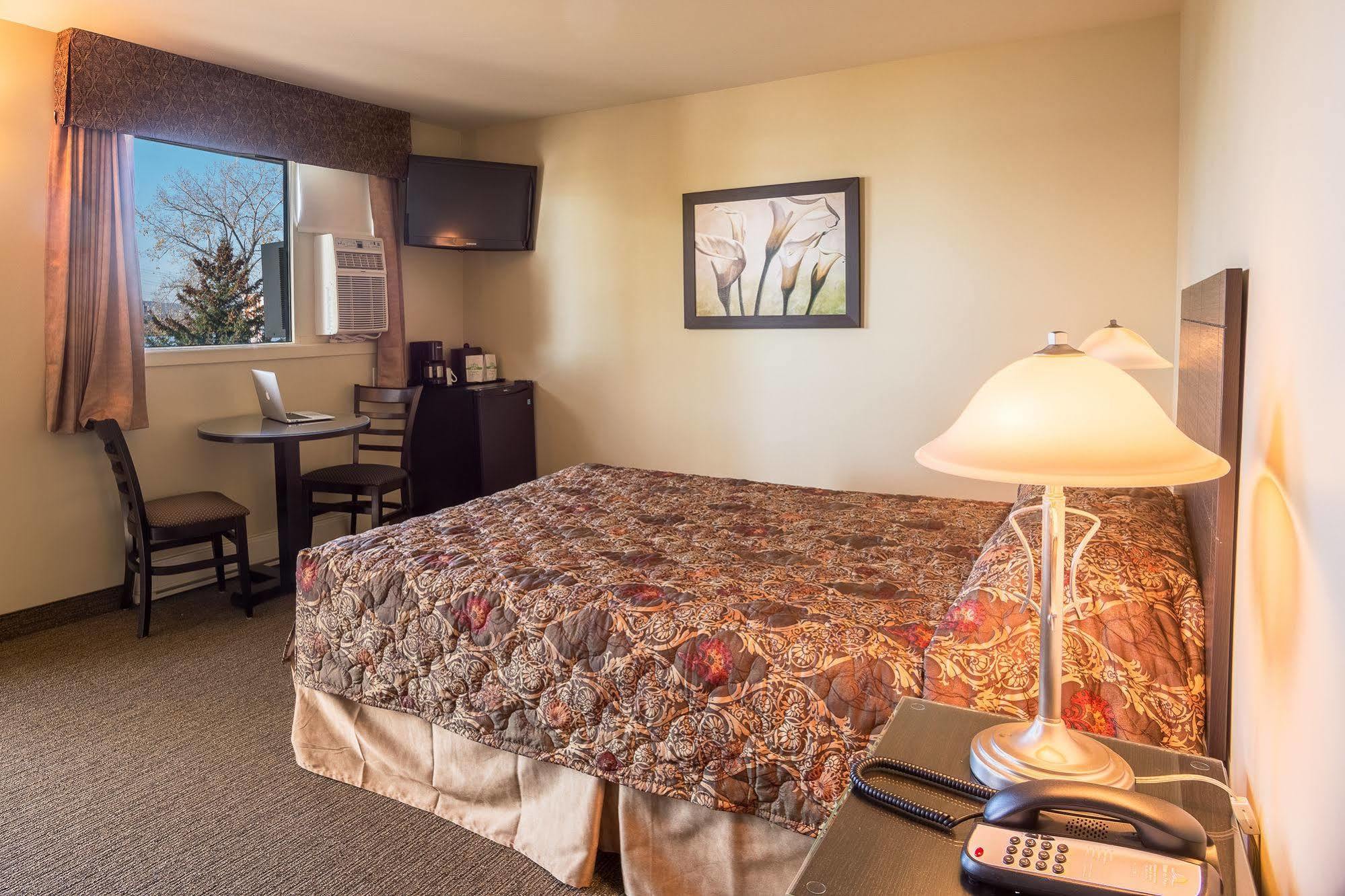 Motel Du Fleuve Brossard Ngoại thất bức ảnh