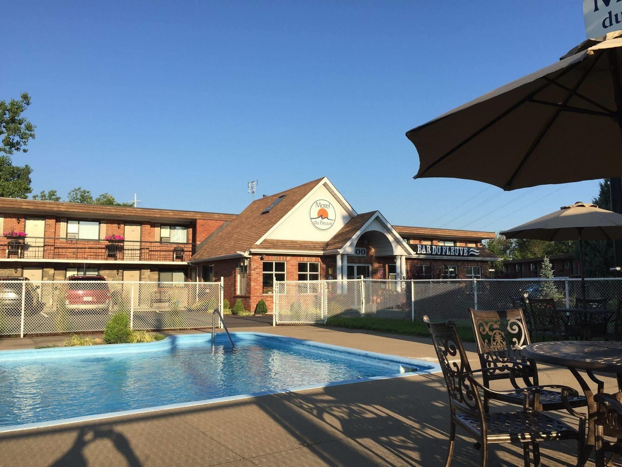 Motel Du Fleuve Brossard Ngoại thất bức ảnh