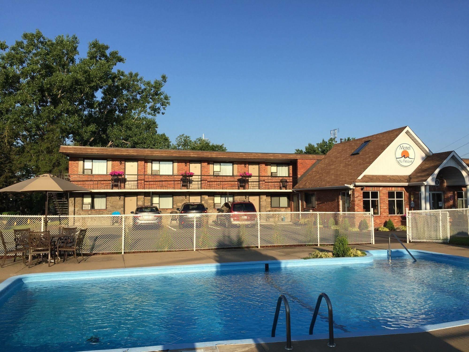 Motel Du Fleuve Brossard Ngoại thất bức ảnh