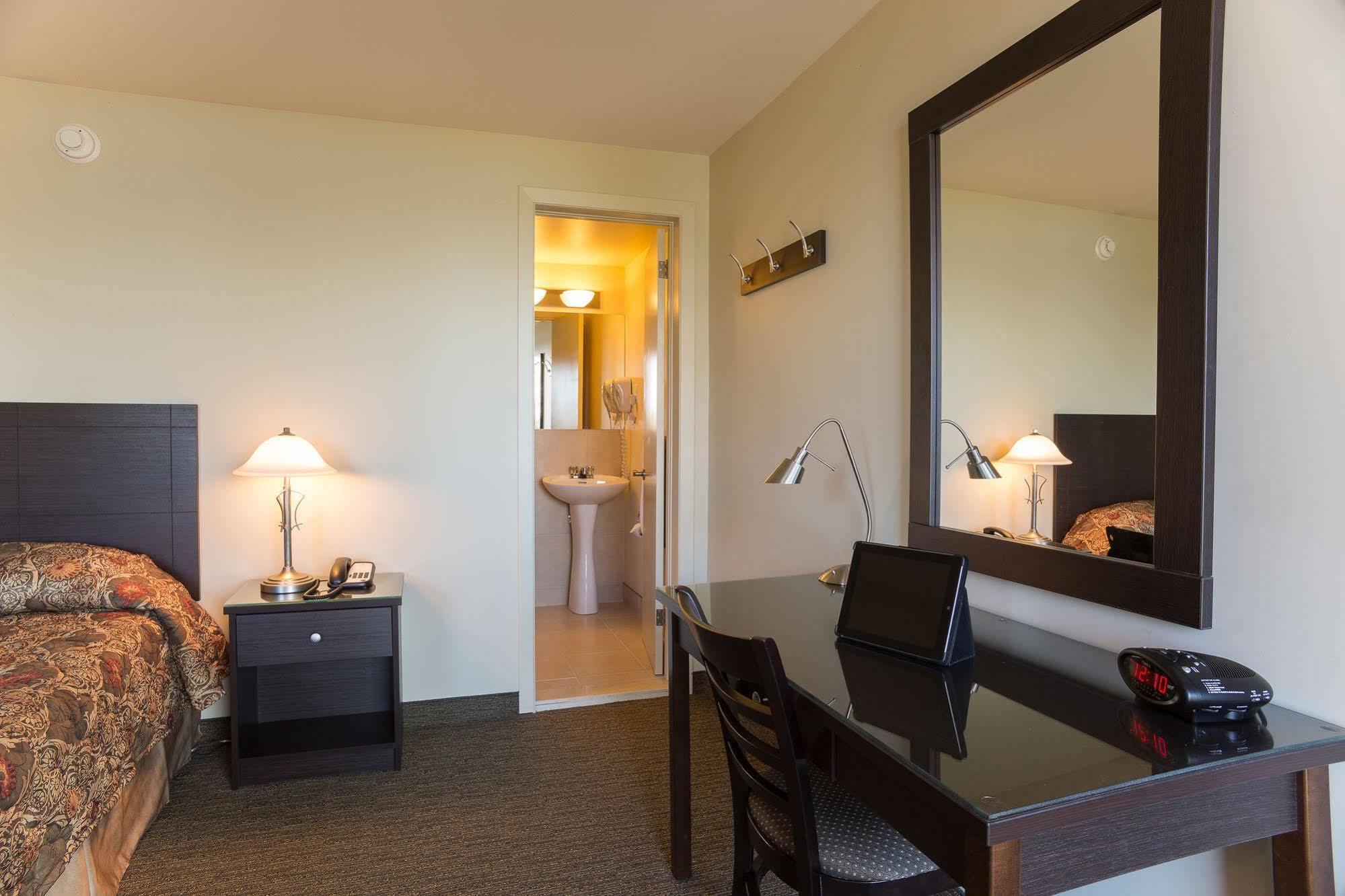 Motel Du Fleuve Brossard Ngoại thất bức ảnh