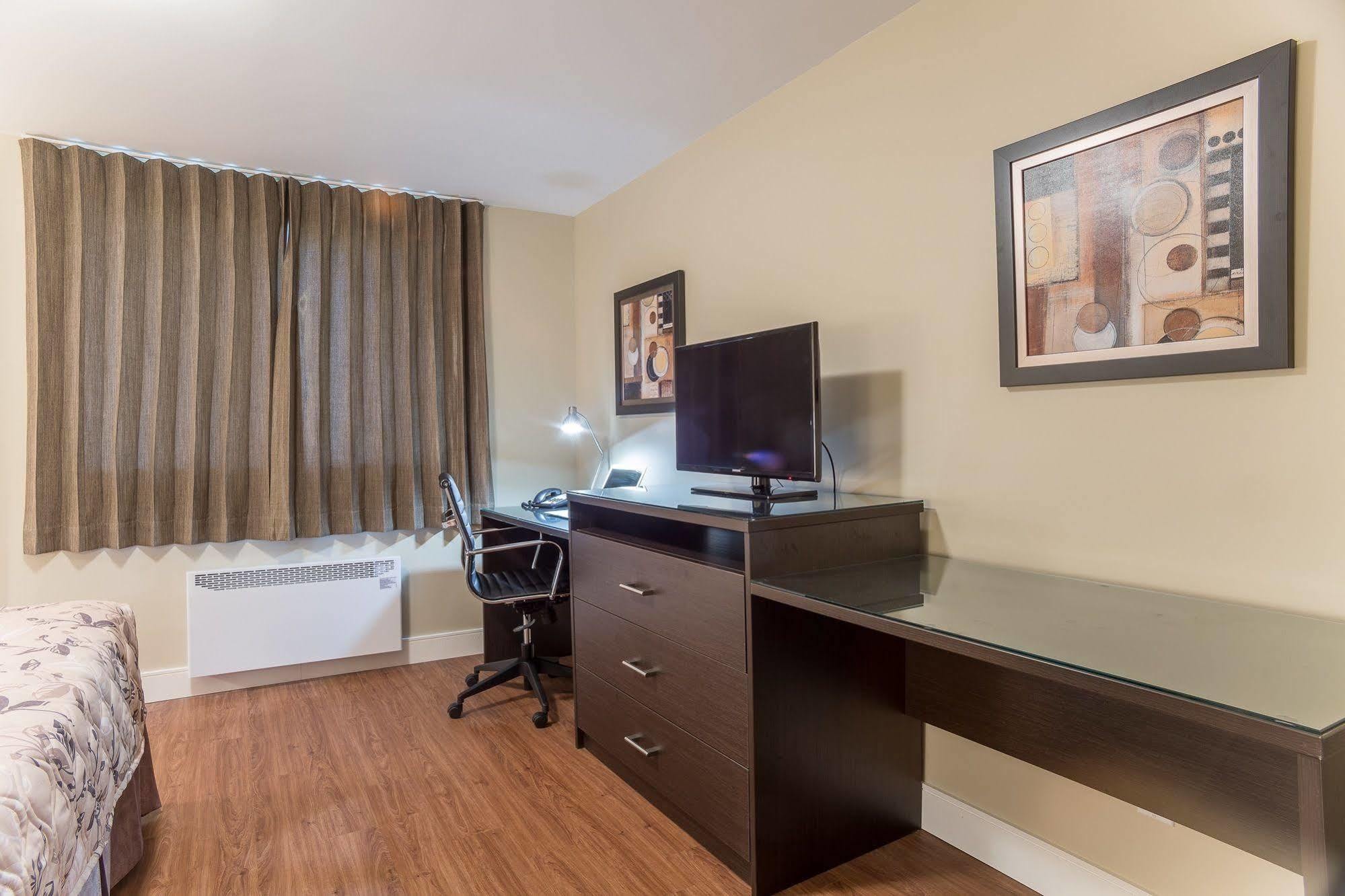 Motel Du Fleuve Brossard Ngoại thất bức ảnh
