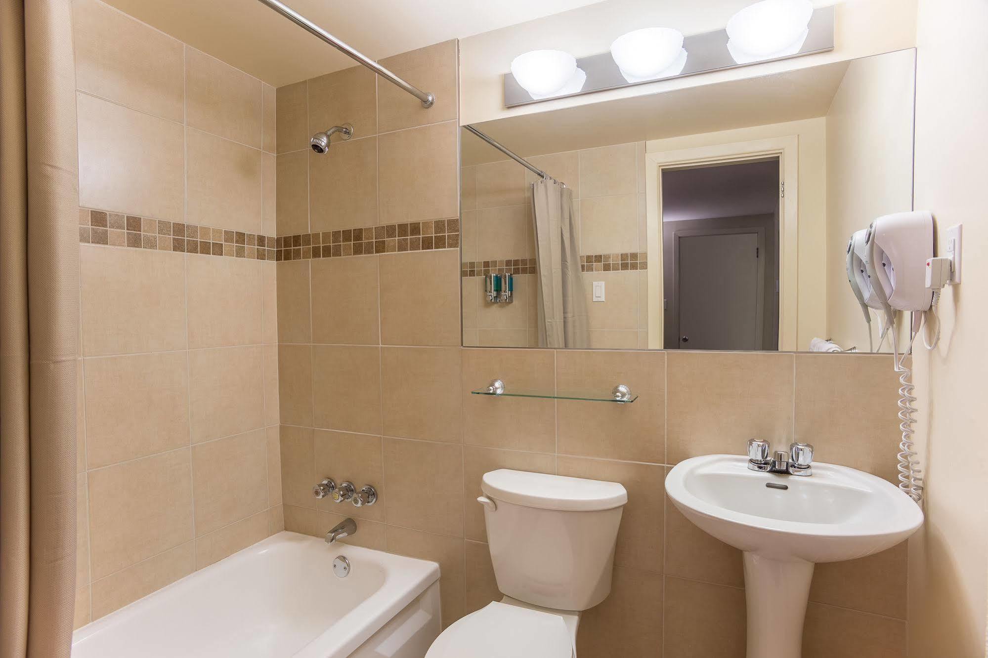 Motel Du Fleuve Brossard Ngoại thất bức ảnh