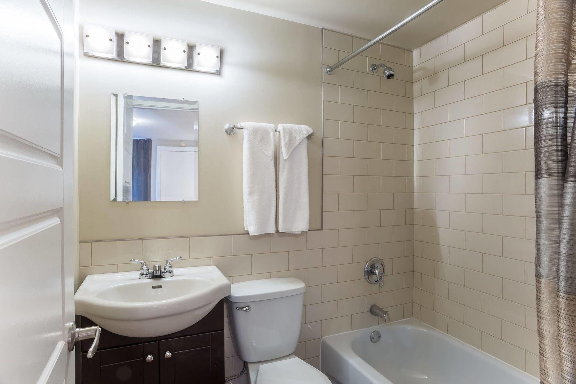 Motel Du Fleuve Brossard Ngoại thất bức ảnh