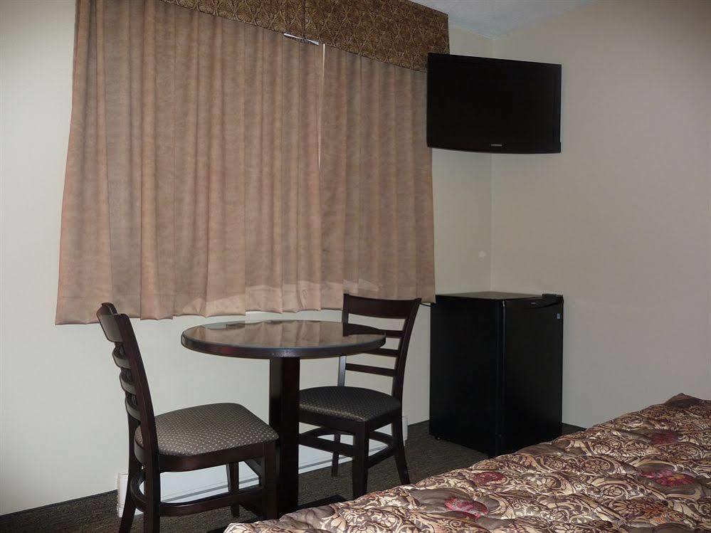 Motel Du Fleuve Brossard Ngoại thất bức ảnh